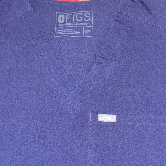 FIGS Catarina Classic Black V-Neck Scrub Top - Picture 2 of 3